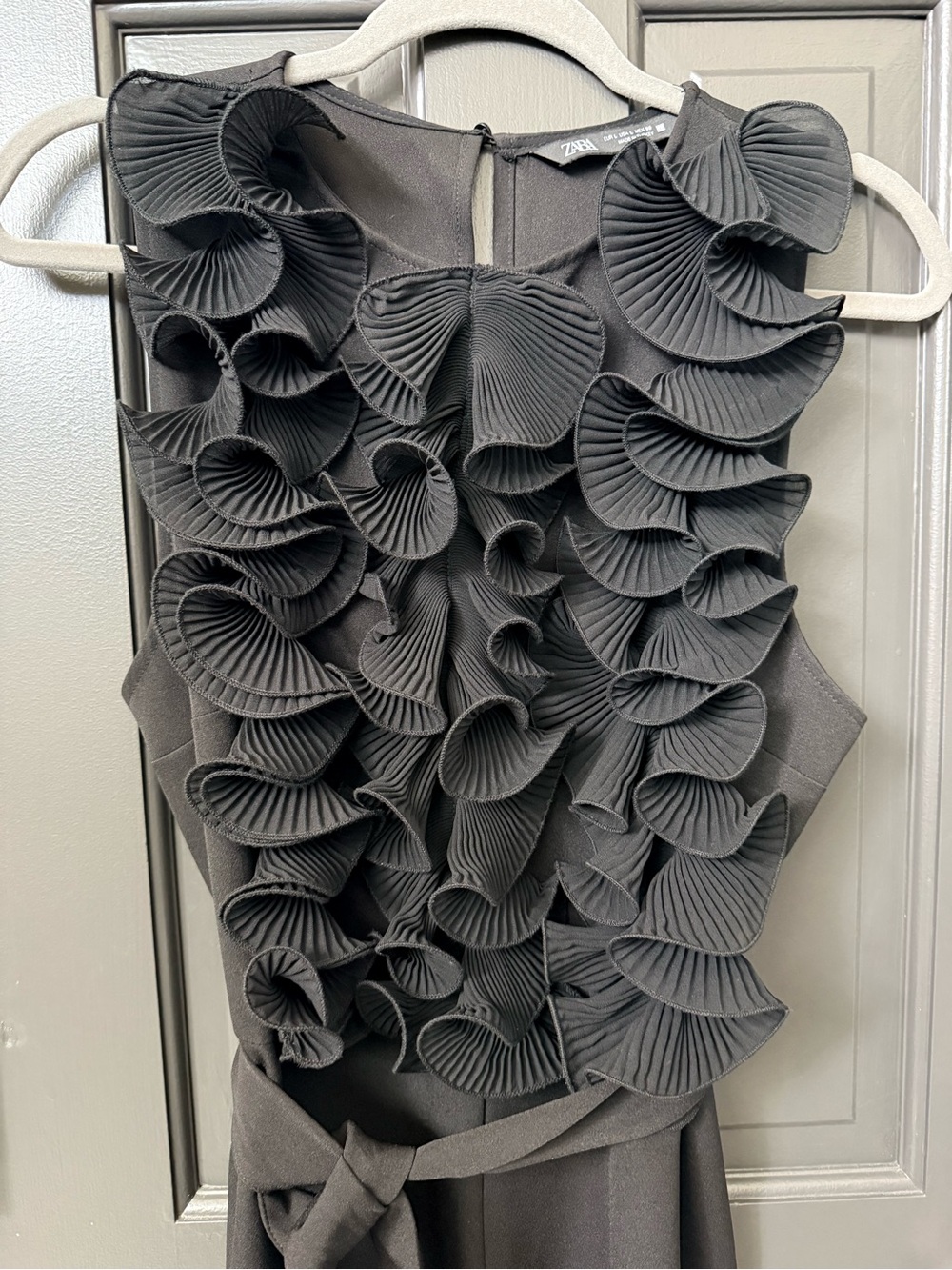 ZARA Sleeveless Black Floral Applique Jumpsuit - Picture 2 of 4